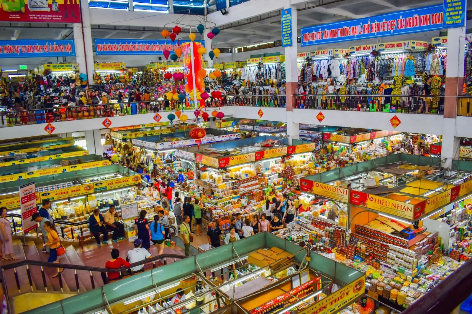 Inside Han market Da Nang
