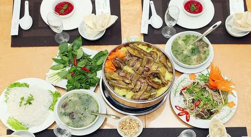 Món ăn tại nhà hàng đức tuấn 1 Ninh Bình