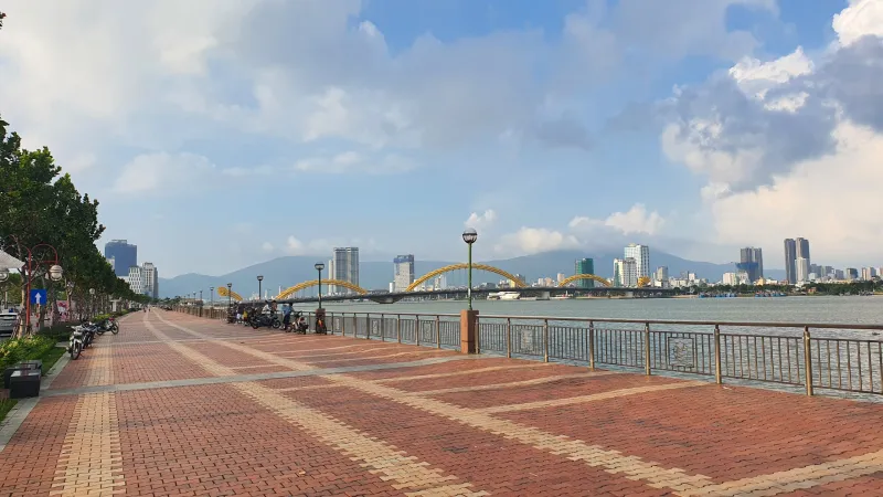 Phố đi bộ đường Bạch Đằng