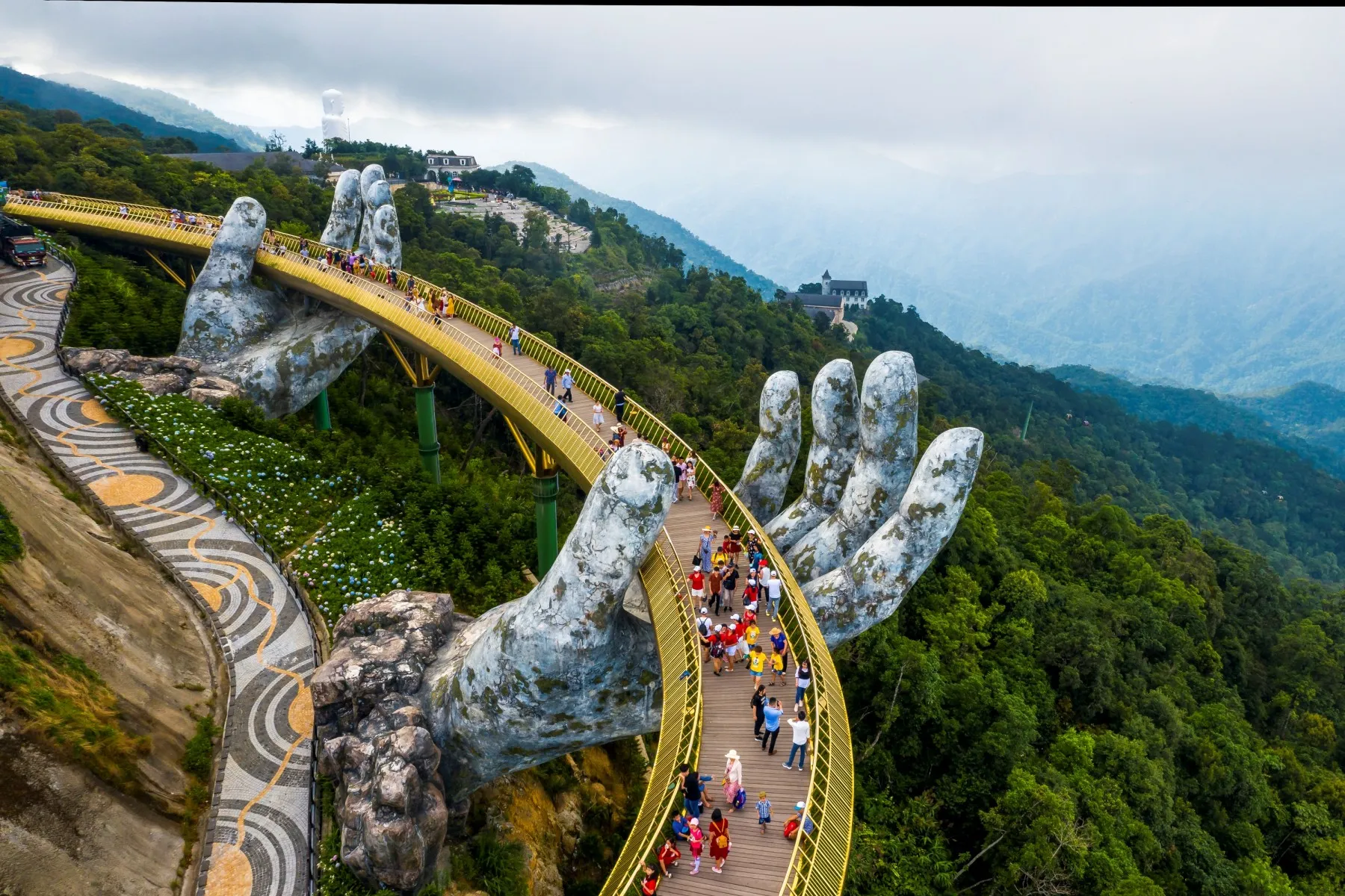 Cầu vàng trên đỉnh Ba Na Hill