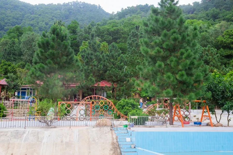 Các khu vực trò chơi được bố trí xung quanh