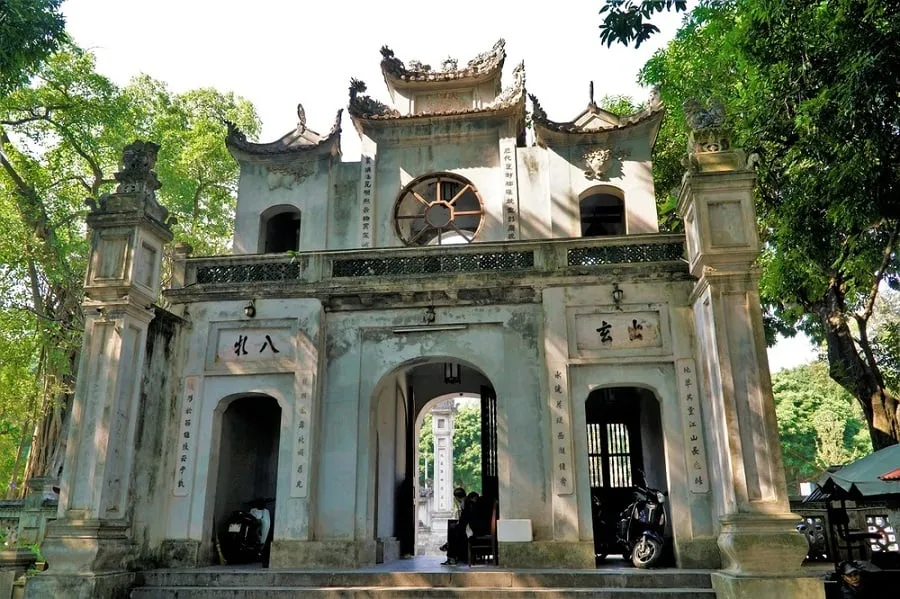 Three-entrance gate of Quan Thanh temple