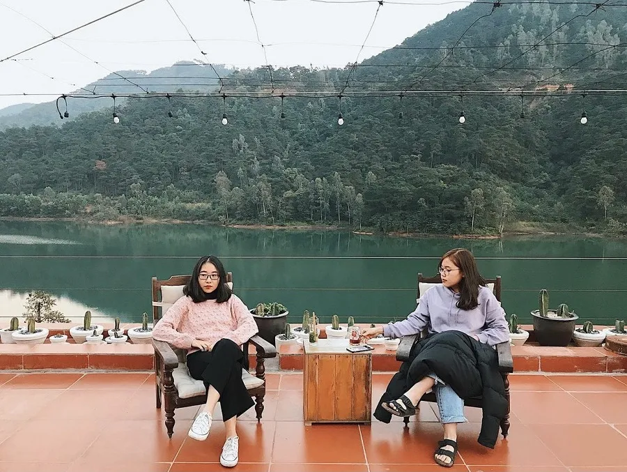 Enjoy rich coffee right in the middle of natural scenery