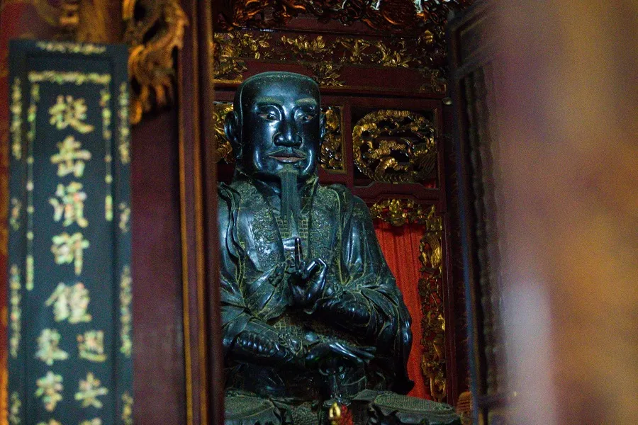 Black bronze statue of Huyen Thien Tran Vu inside the temple