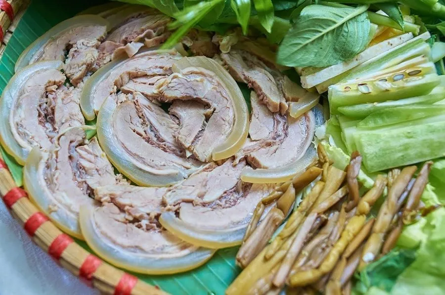 Thinly sliced beef slices rolled with rice paper