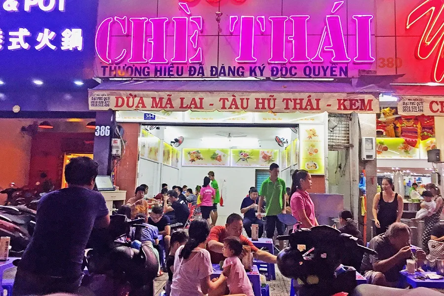 Y Phuong sweet soup is famous for its Thai sweet soup dishes