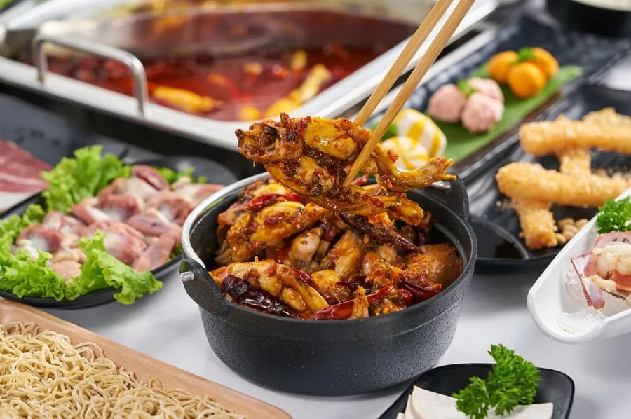 Thịt ếch được tẩm ướp gia vị hấp dẫn