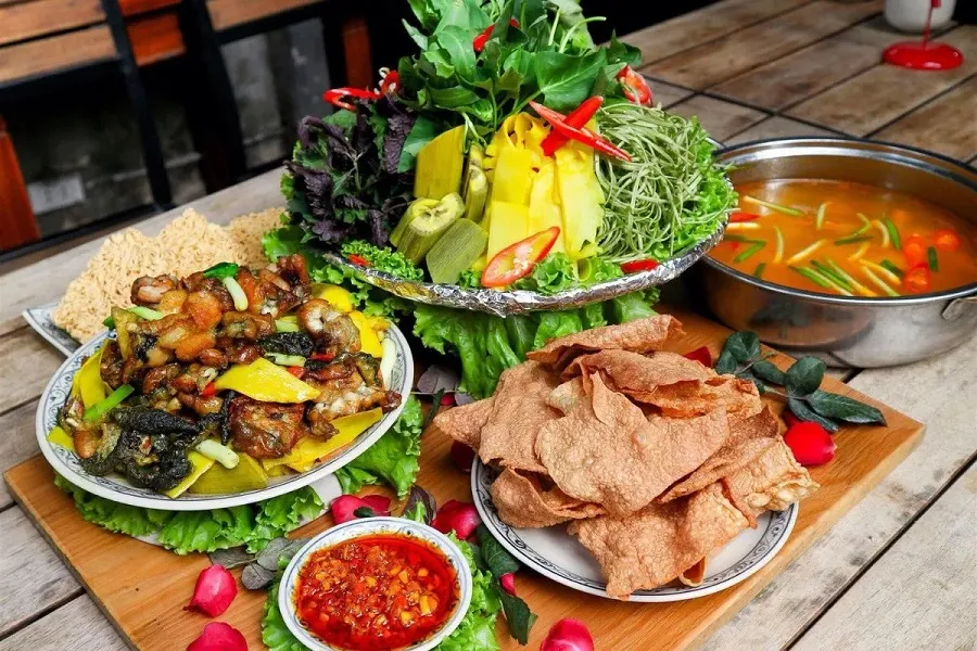 Ngoài lẩu ếch còn có món ếch xào măng cũng rất hấp dẫn
