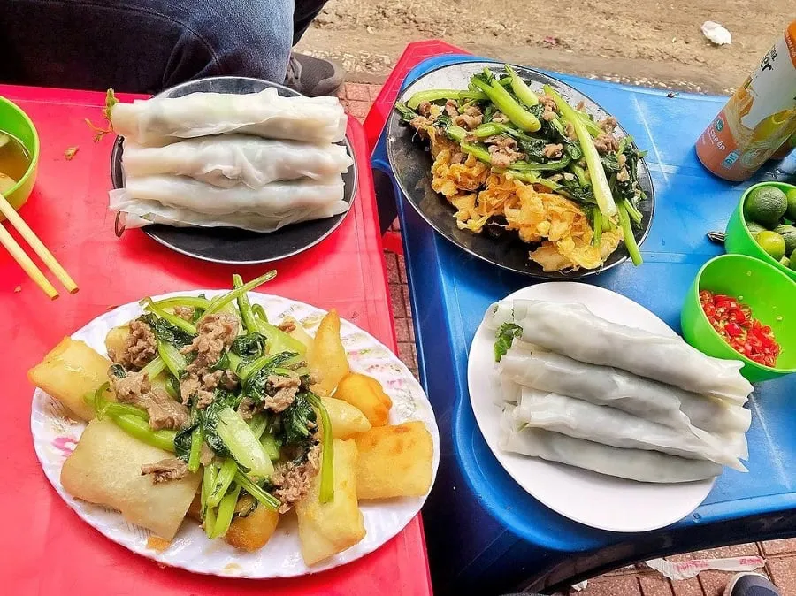 Pho Cuon Ngu Xa is a dish modified from traditional Pho