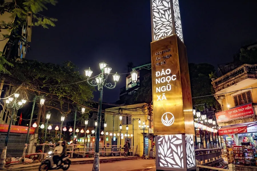 Dao Ngu Xa walking street is famous for many attractive dishes
