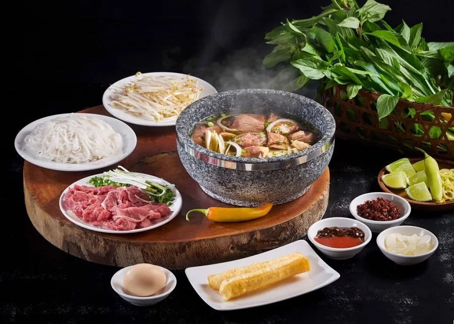 Thịt bò được làm chín nhờ sức nóng của nhiệt trong bát