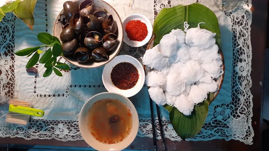 Snail vermicelli can have additional spices added to enhance the flavor