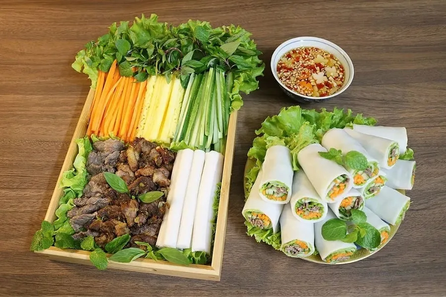 The filling includes beef and many other vegetables