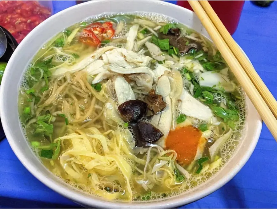 Bun thang is especially suitable to eat on autumn days