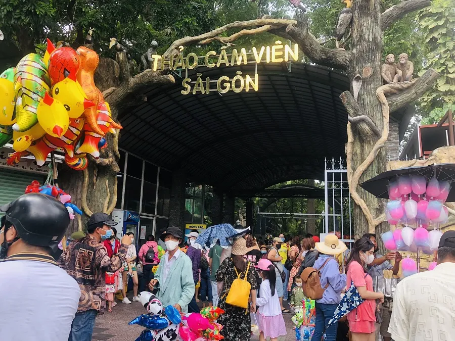 The Zoo is always very crowded with visitors on weekends
