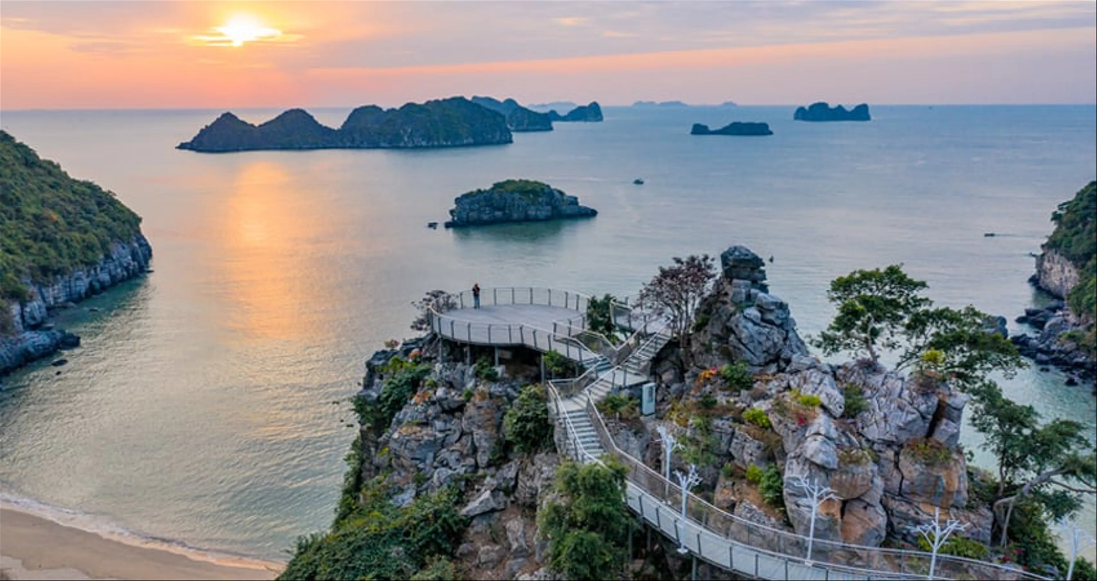 Visit monkey island and long beach 2 at Cat Ba island