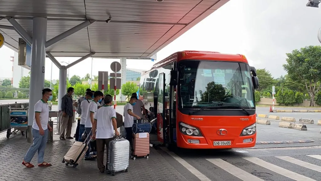 Travel to Trang An by bus