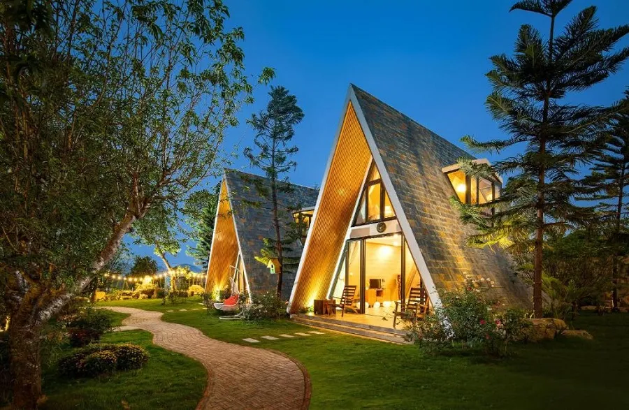 Resort hotel with poetic space