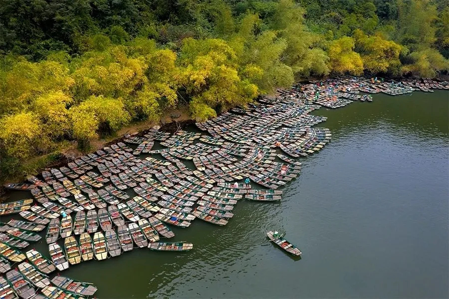 Bến càng Tràng An yên bình