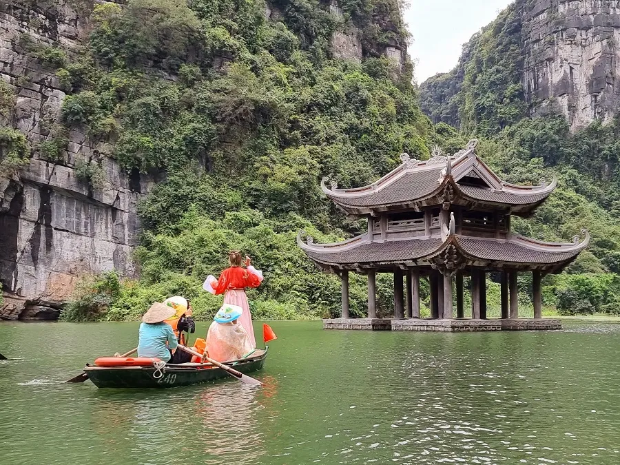 The lake's surface is clear and romantic