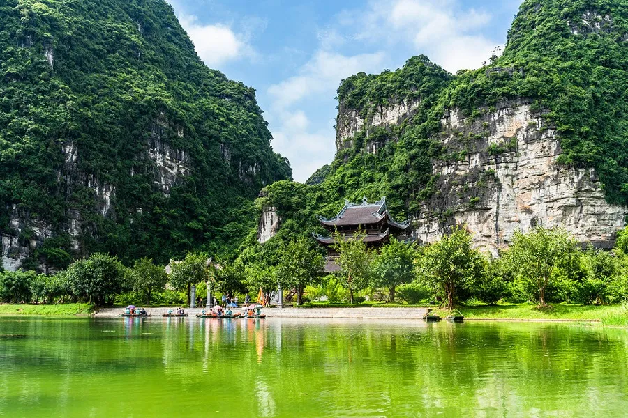 Hành cung Vũ Lâm nguy nga giữa vùng trời non xanh