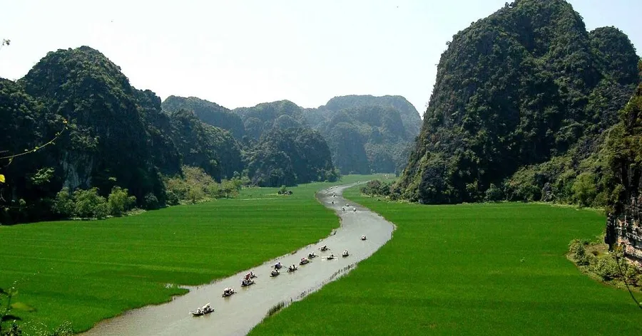 Trang An Ninh Binh is beautiful and captivates tourists