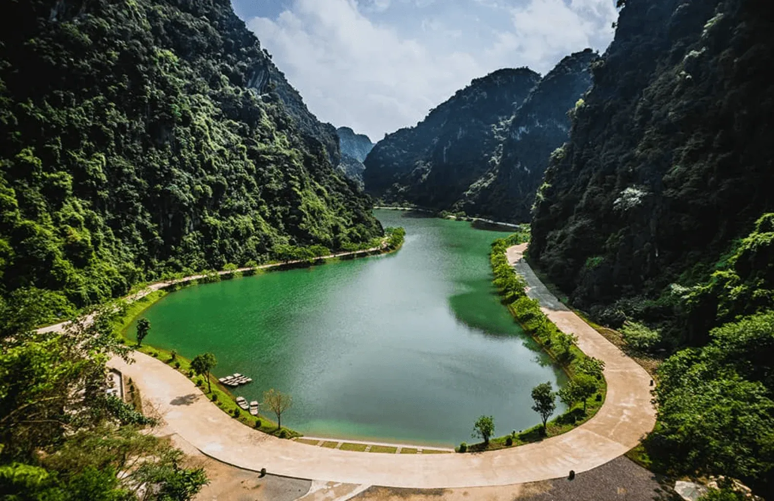 The peaceful beauty of Tuyet Tinh Coc