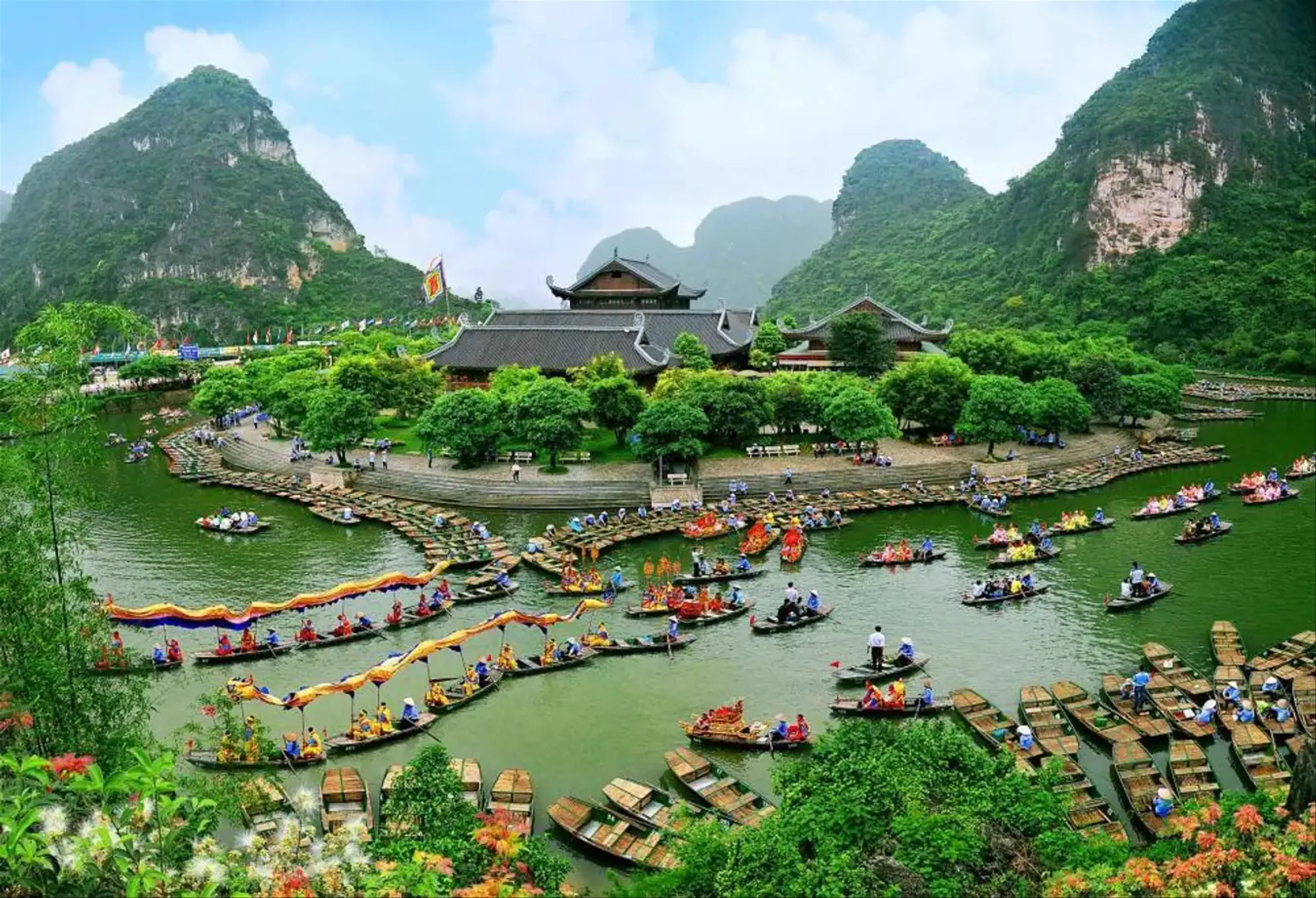 Detailed instructions on how to get to Trang An from Hanoi