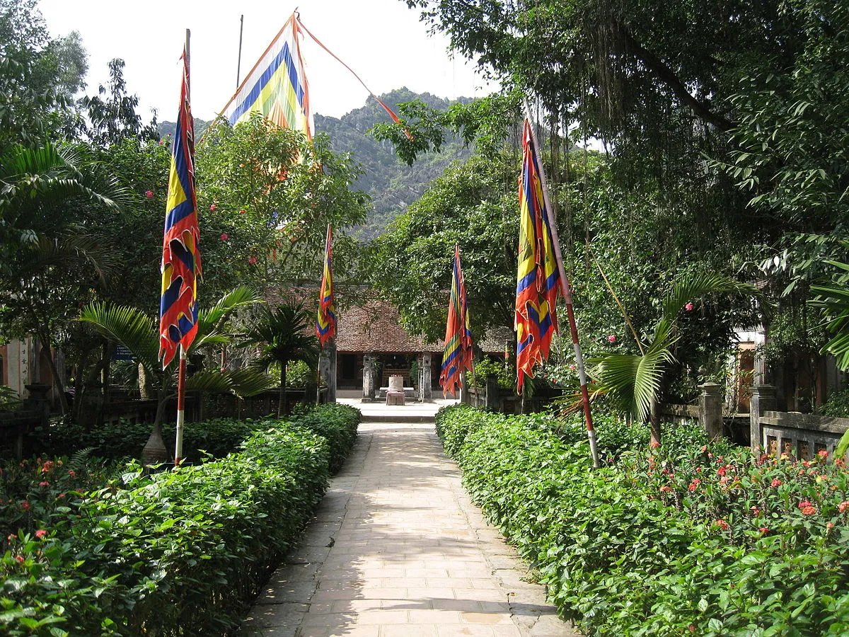 Entrance to the temple of King Le Dai Hanh