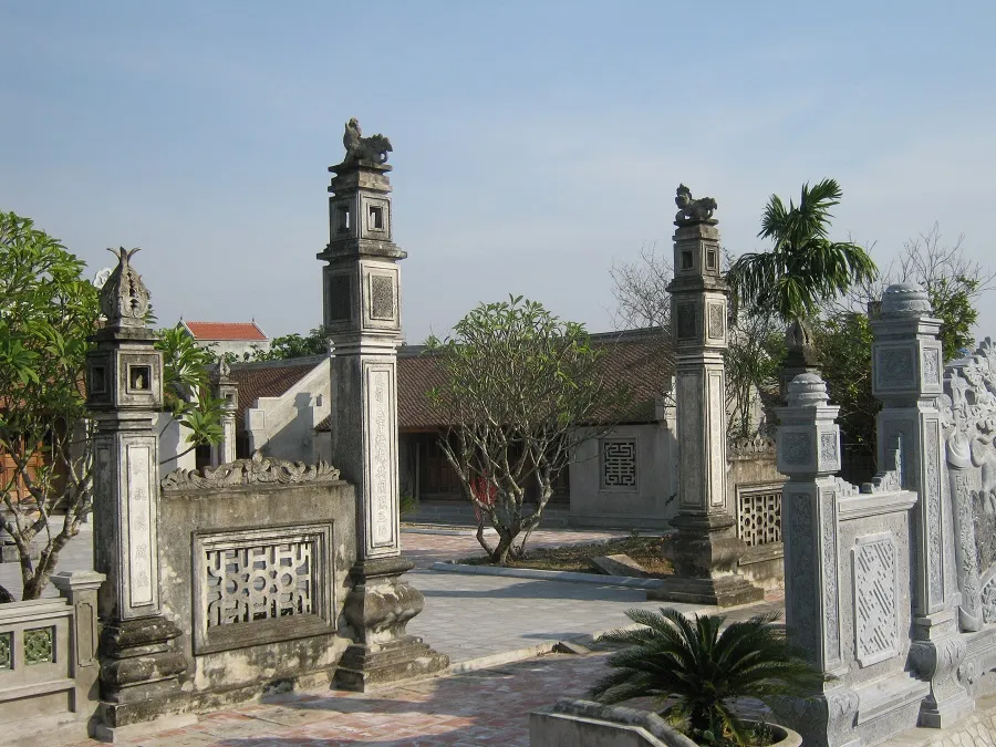 Đền vua Đinh uy nghiêm tĩnh lắng