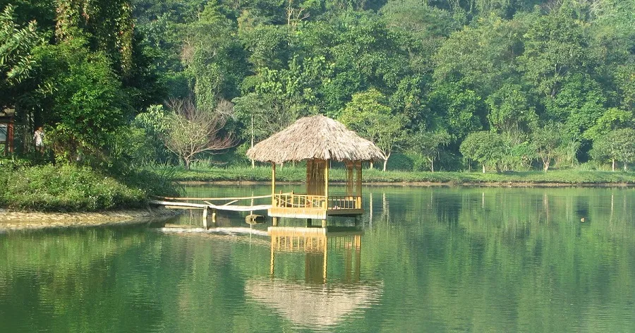 Hồ Mạc thơ mộng ngay tại rừng Cúc Phương