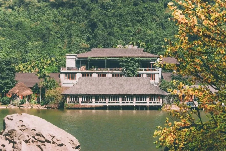 Comfortable and convenient resort location right in Thung Nham