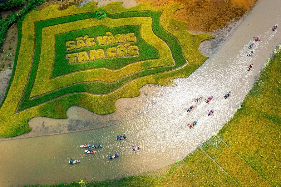 Tam Coc is like a brilliant picture created by nature