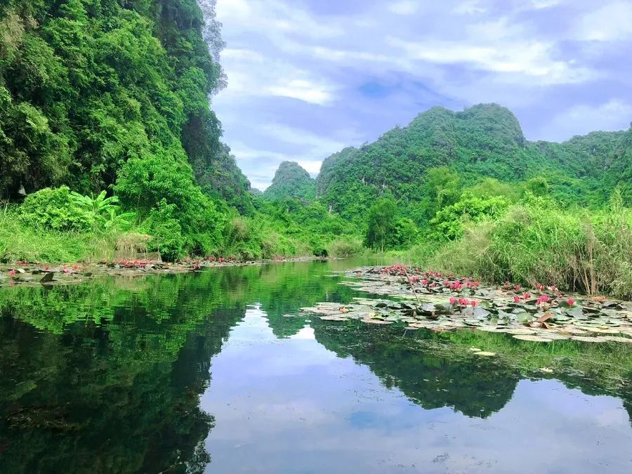 Thung Nắng rực rỡ nhưng không kém phần thơ mộng