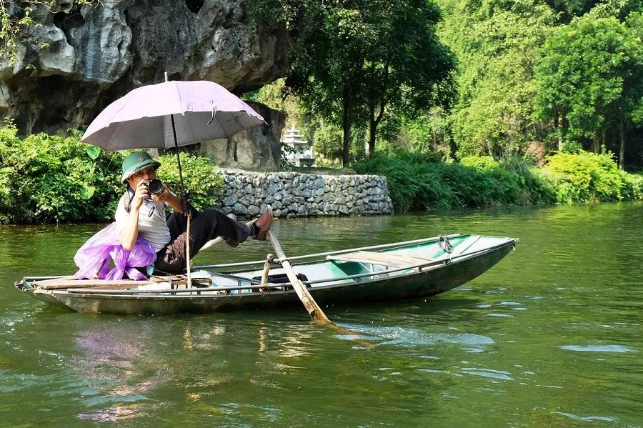 Chèo thuyền ngắm cảnh