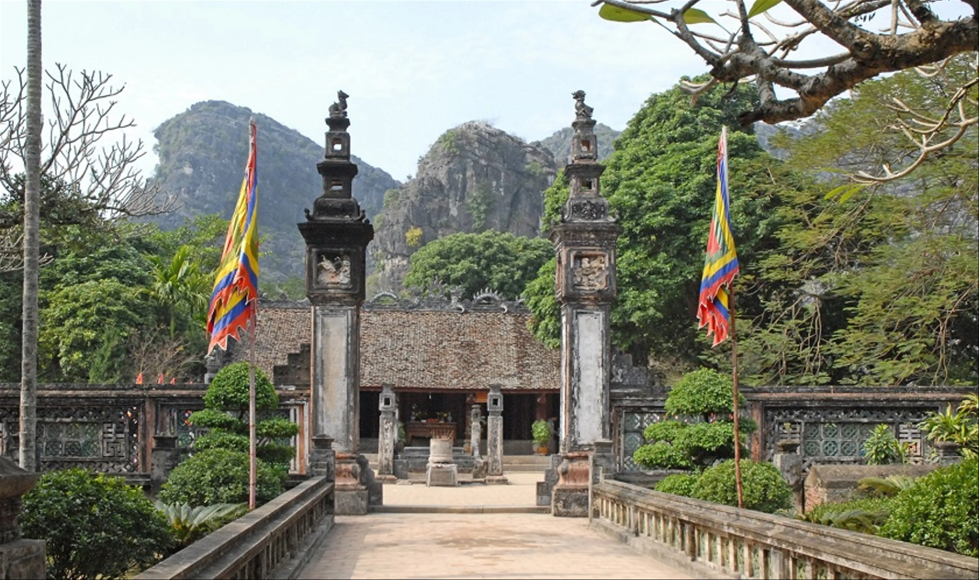 Tìm hiểu về Đền Vua Đinh và Đền Vua Lê ở Hoa Lư Ninh Bình