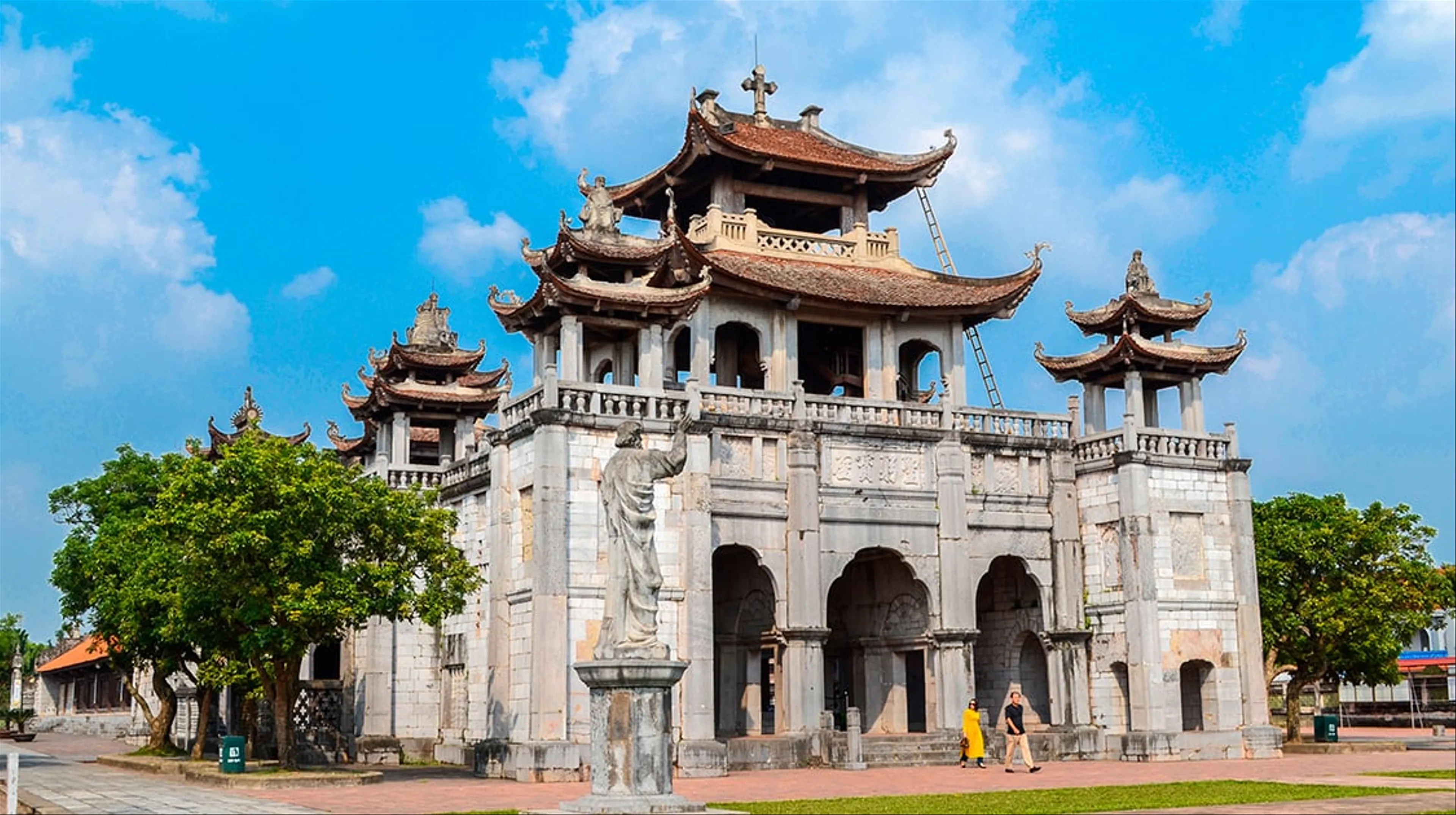 Review chi tiết về trải nghiệm du lịch tại Nhà thờ đá Phát Diệm