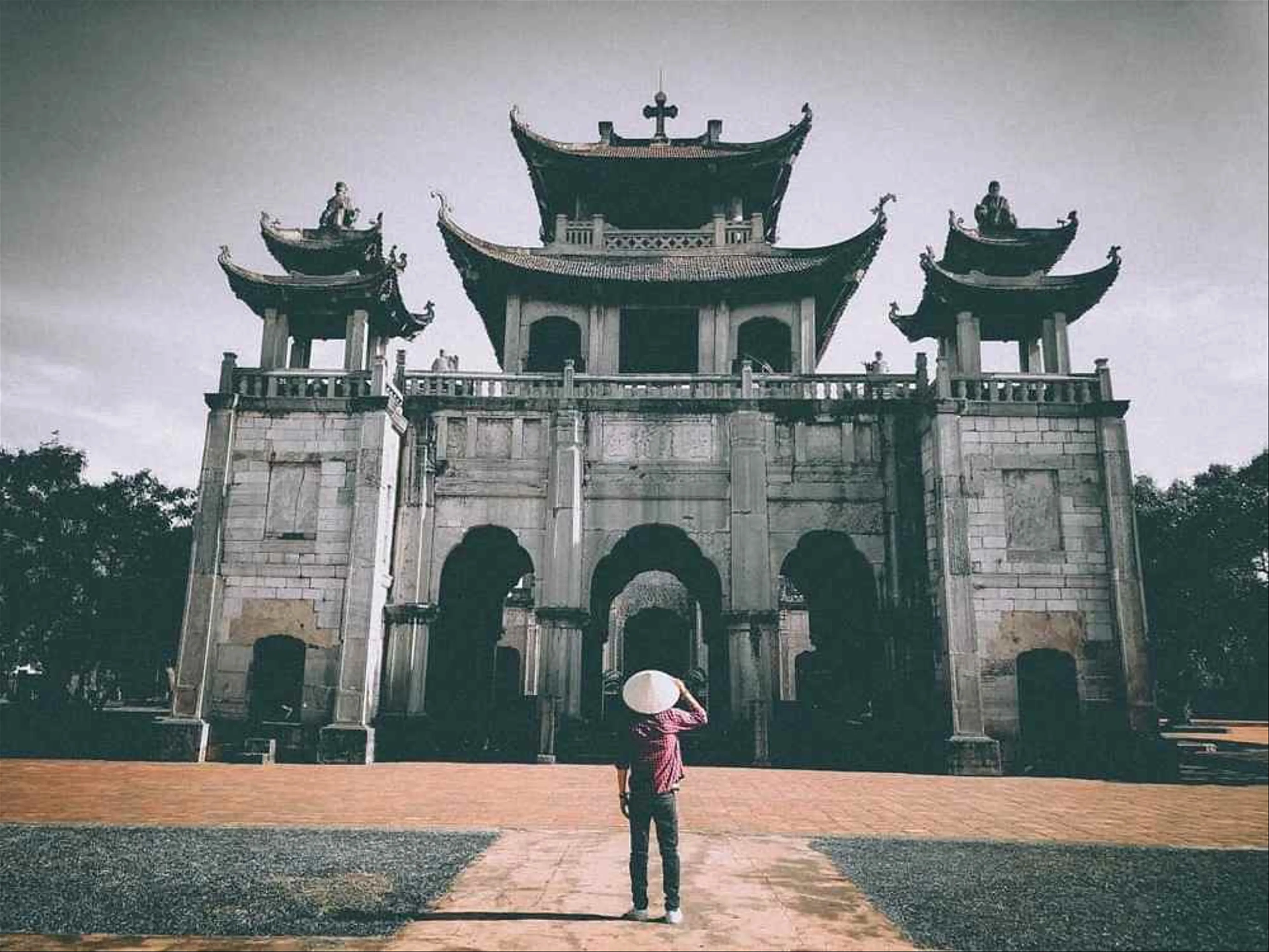 Khám phá vẻ đẹp kiến trúc độc đáo của Nhà thờ đá Phát Diệm