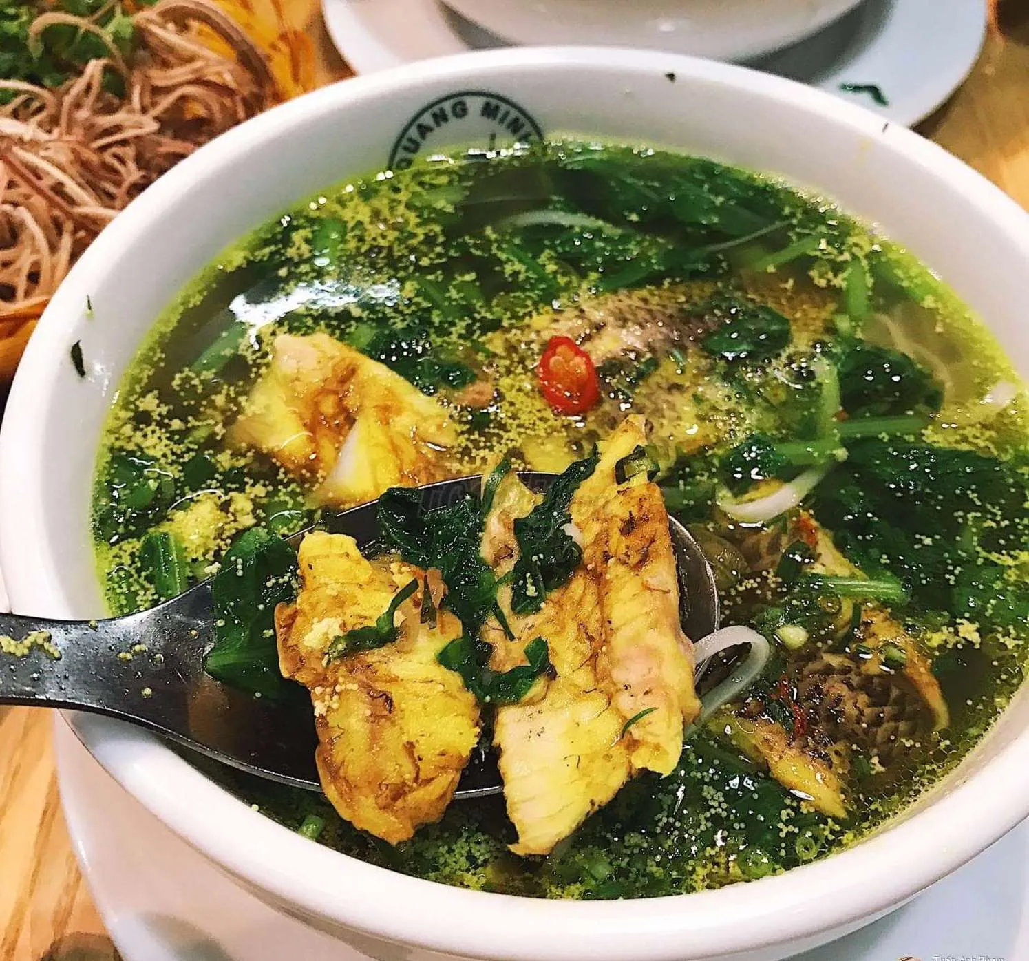 Hãy ghé thưởng thức bánh đa cá rô cô Lan