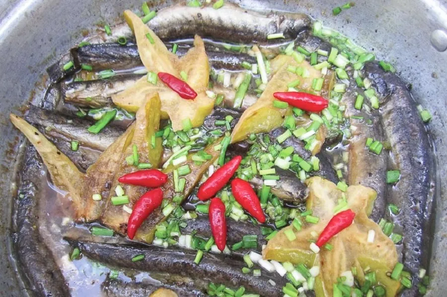 Goby fish braised with sour star fruit helps treat phlegm cough