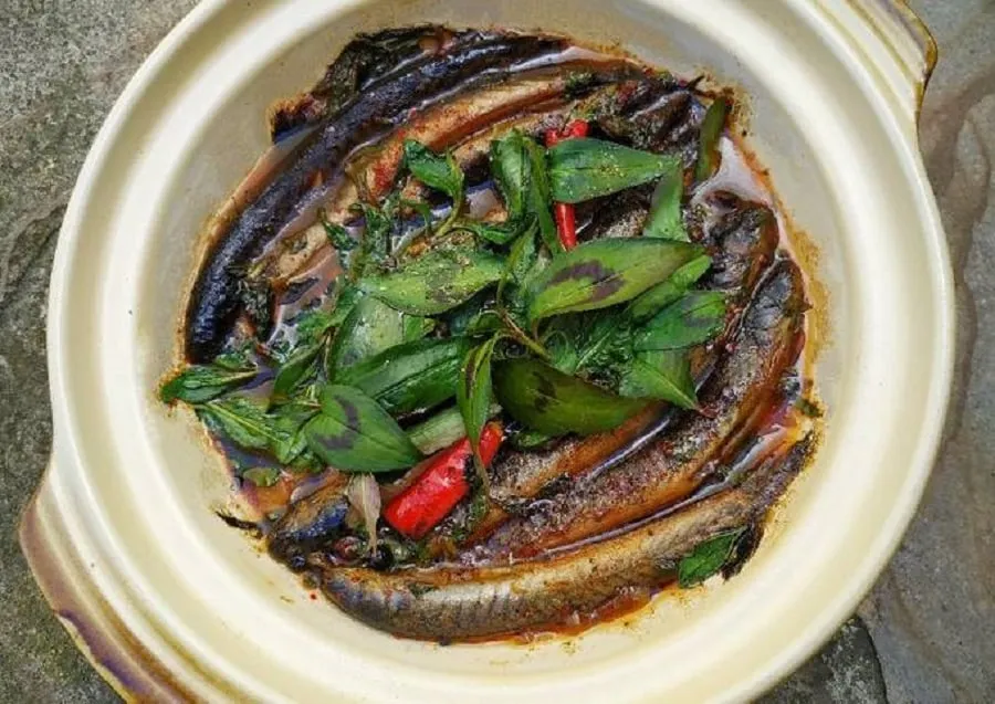 Goby fish braised with laksa leaves is very good for the digestive system