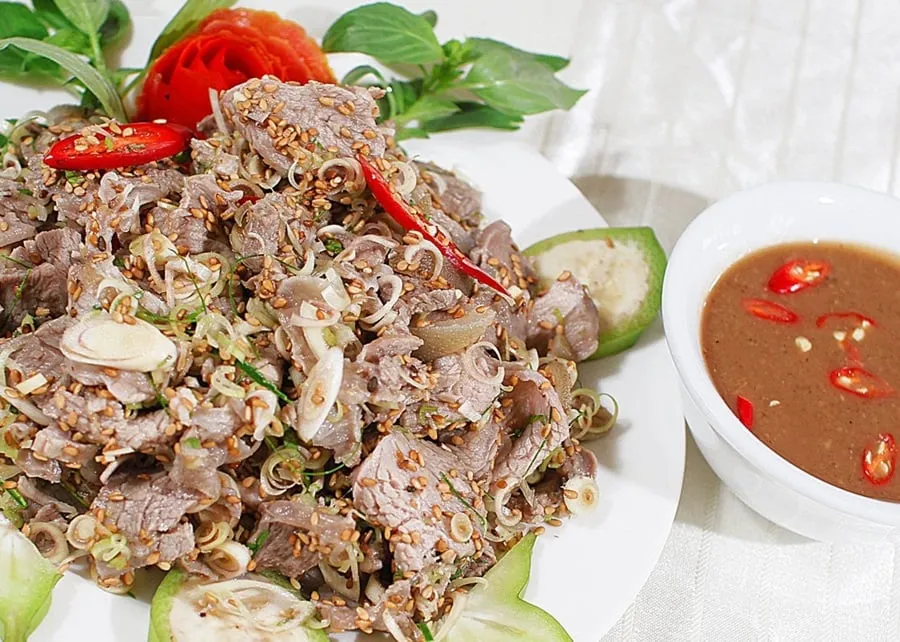 Dê tái chanh là món ăn rất được ưa thích