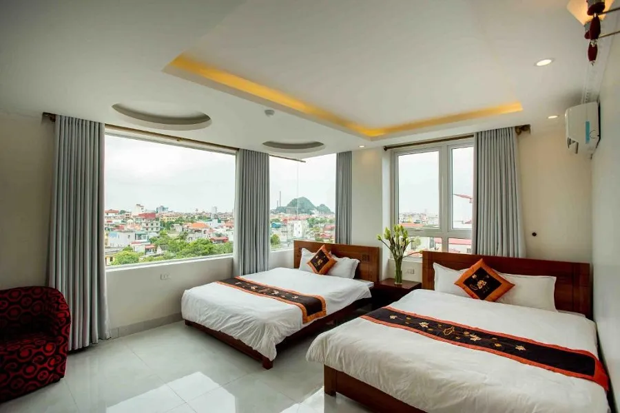 Van Hoa Hotel has rooms with open views