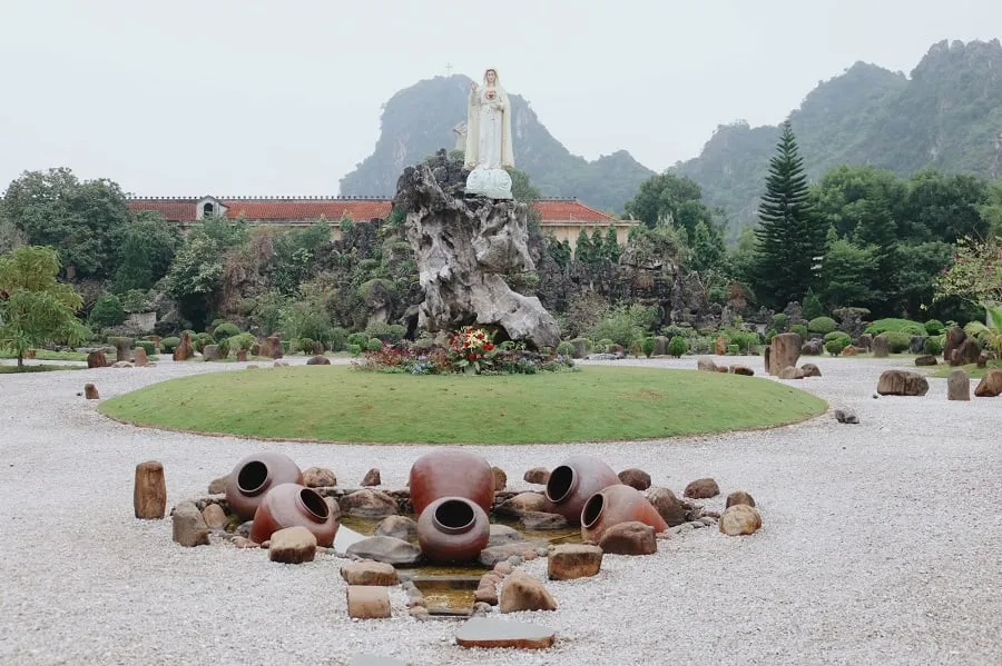 When coming to Chau Son Monastery, you should follow the regulations