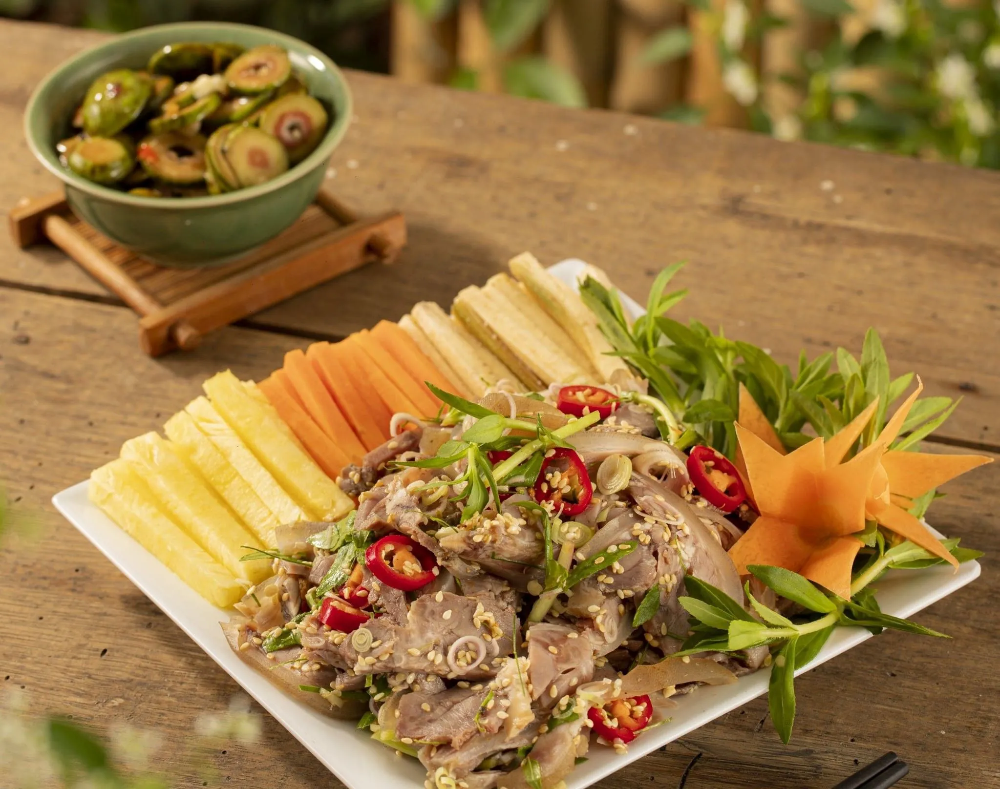Món gỏi dê núi hấp dẫn