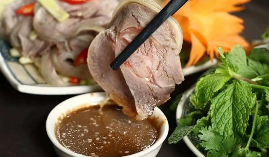 Nhà hàng Quốc Quân phục vụ các món thịt dê tươi ngon