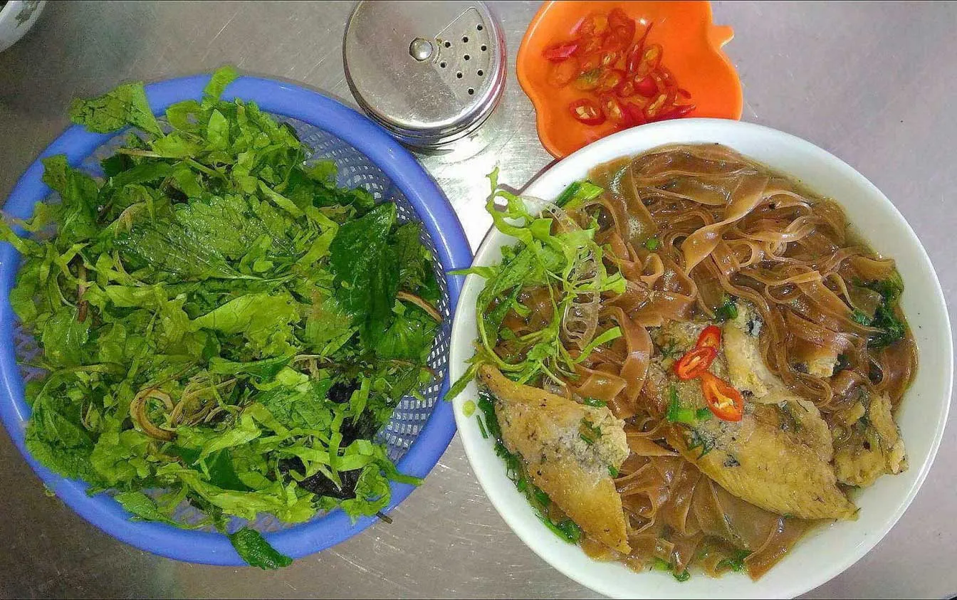 Quán Bánh Đa Cá Rô Đồng Giao được nhiều thực khách yêu thích