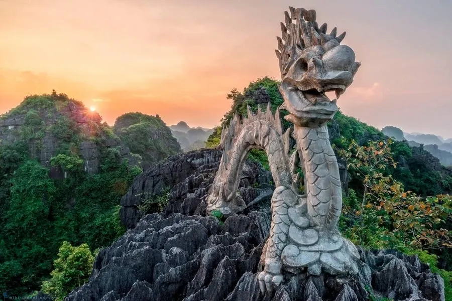 Hình ảnh rồng được chạm khác tỉ mỉ