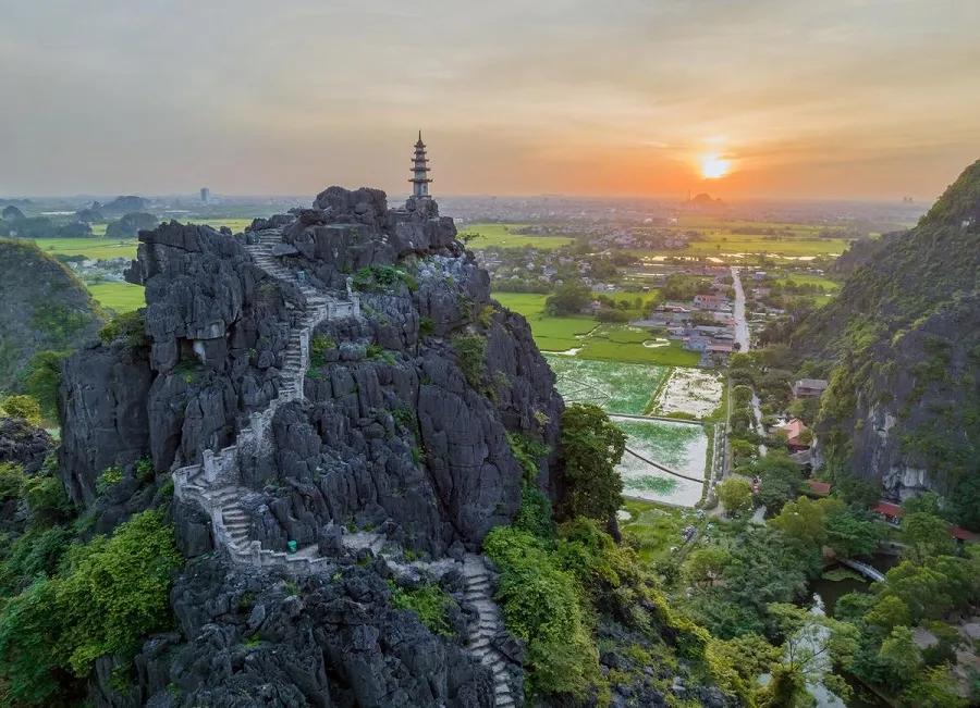 Từng bậc thang trải dài khắp sườn núi