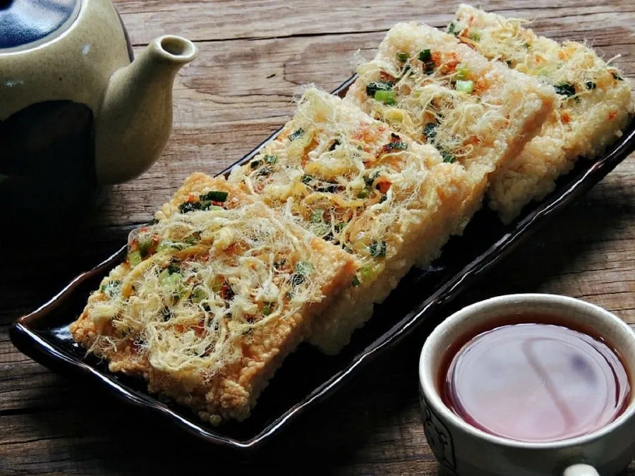Cơm cháy có thể thưởng thức cùng trà